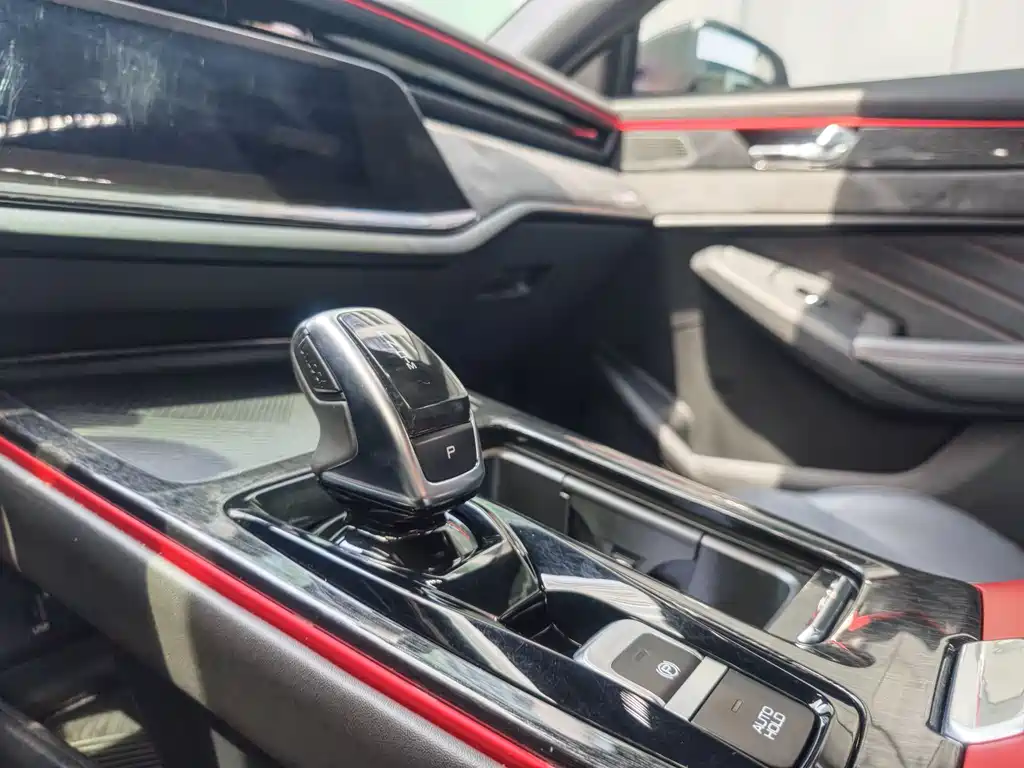 DONGFENG YI HYUN MAX