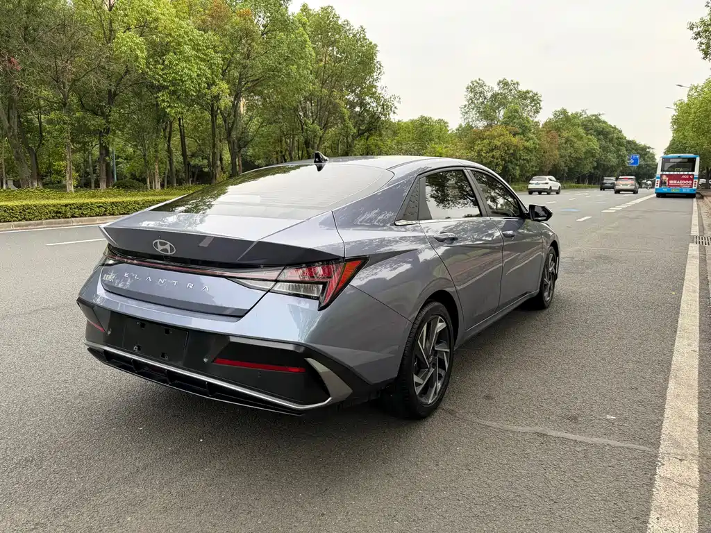 Hyundai Elantra — миниатюра 11