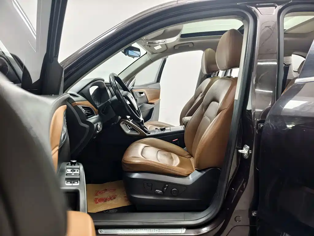 Borgward BX7 — миниатюра 11