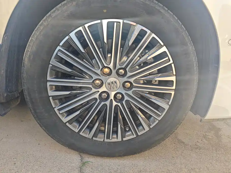 Buick GL8 Hybrid — миниатюра 6