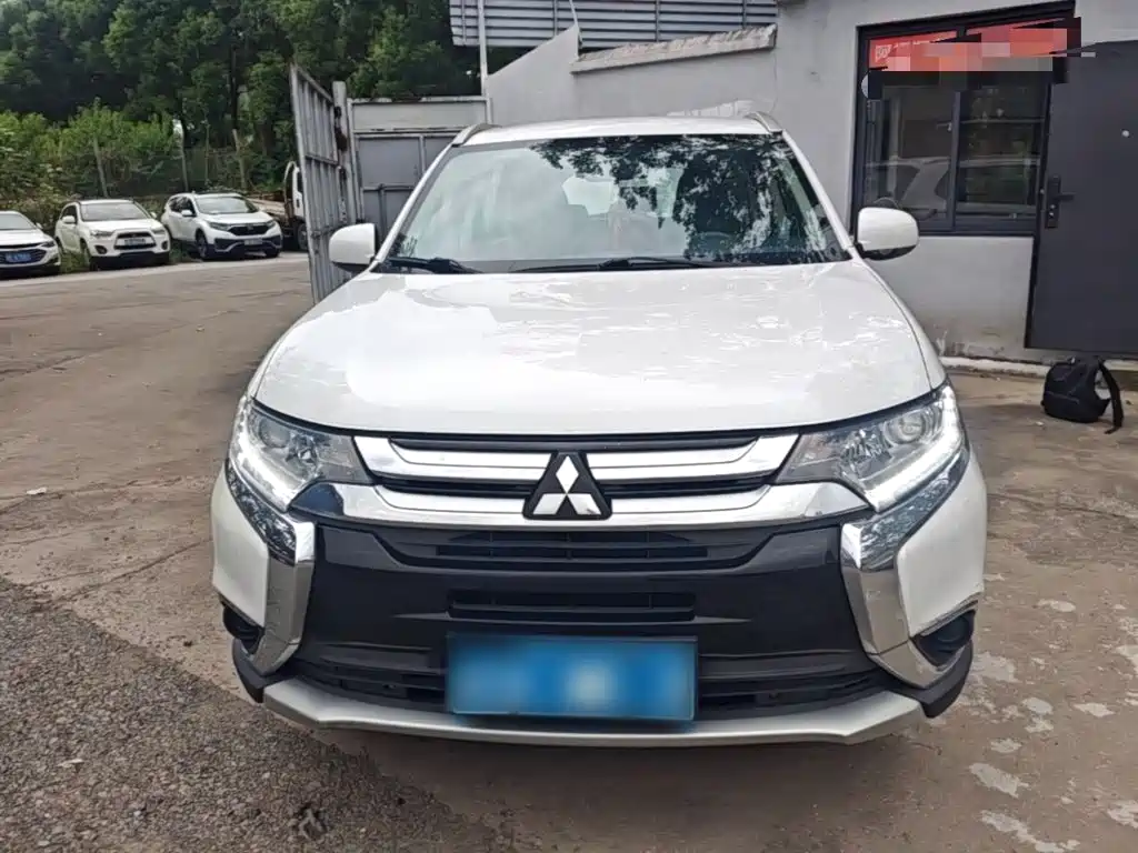 Mitsubishi Outlander — миниатюра 3