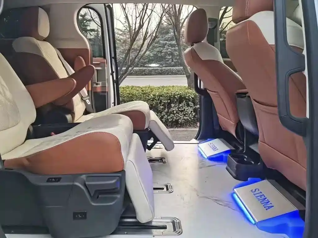 Toyota Sienna — миниатюра 12