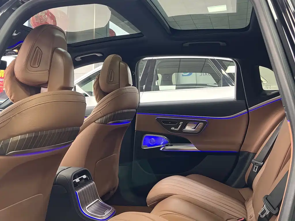 Mercedes-Benz E-Class — миниатюра 9