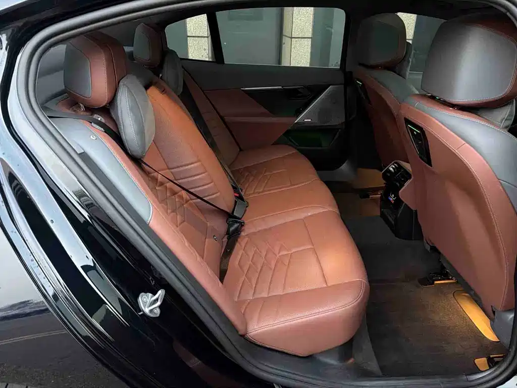 BMW i5 — миниатюра 14
