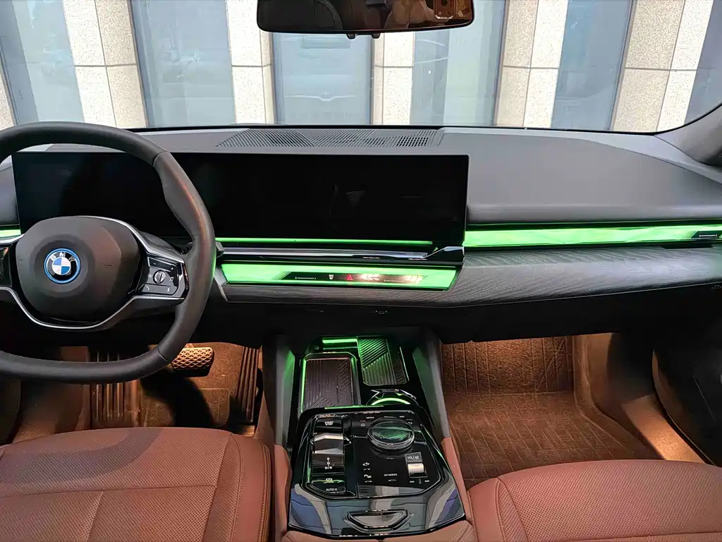 BMW i5 — миниатюра 10