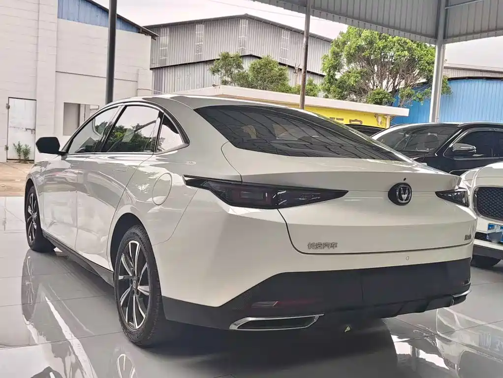 Changan Eado — миниатюра 7