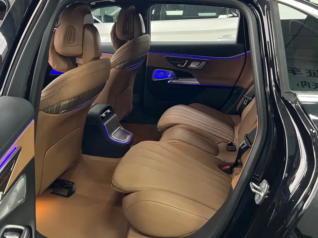 Mercedes-Benz E-Class — миниатюра 6
