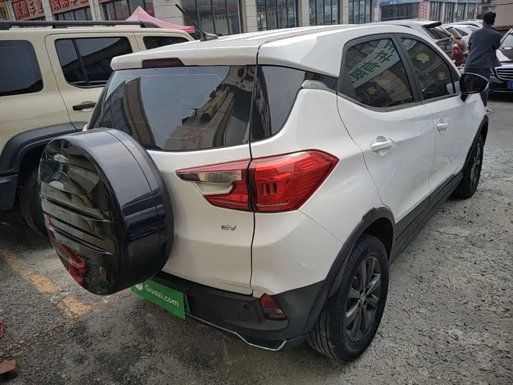 BYD Yuan EV — миниатюра 7