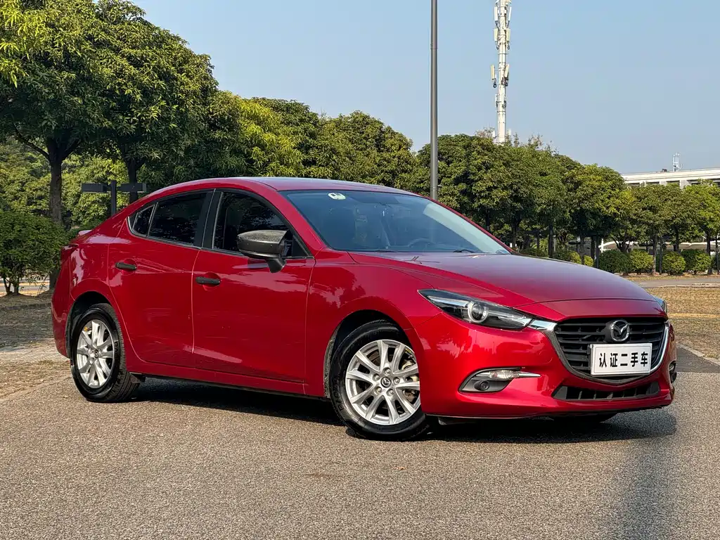 Mazda Mazda3 3 2017 1.5L AT Luxury V