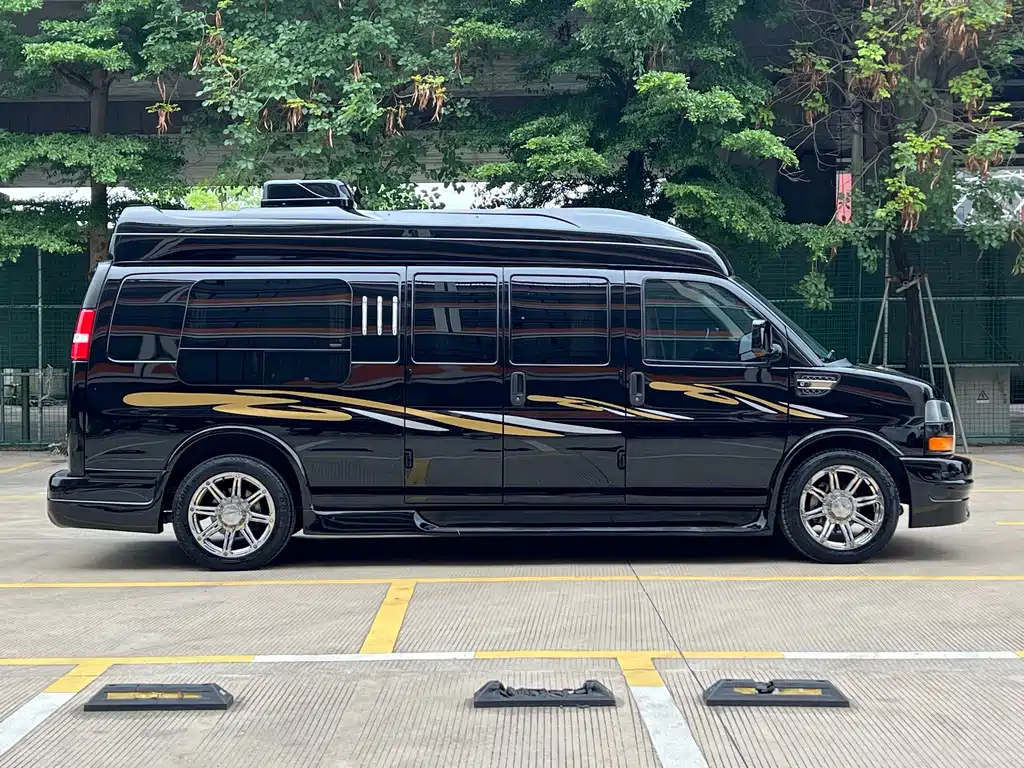 GMC Savana 2011 6.0L 7 мест