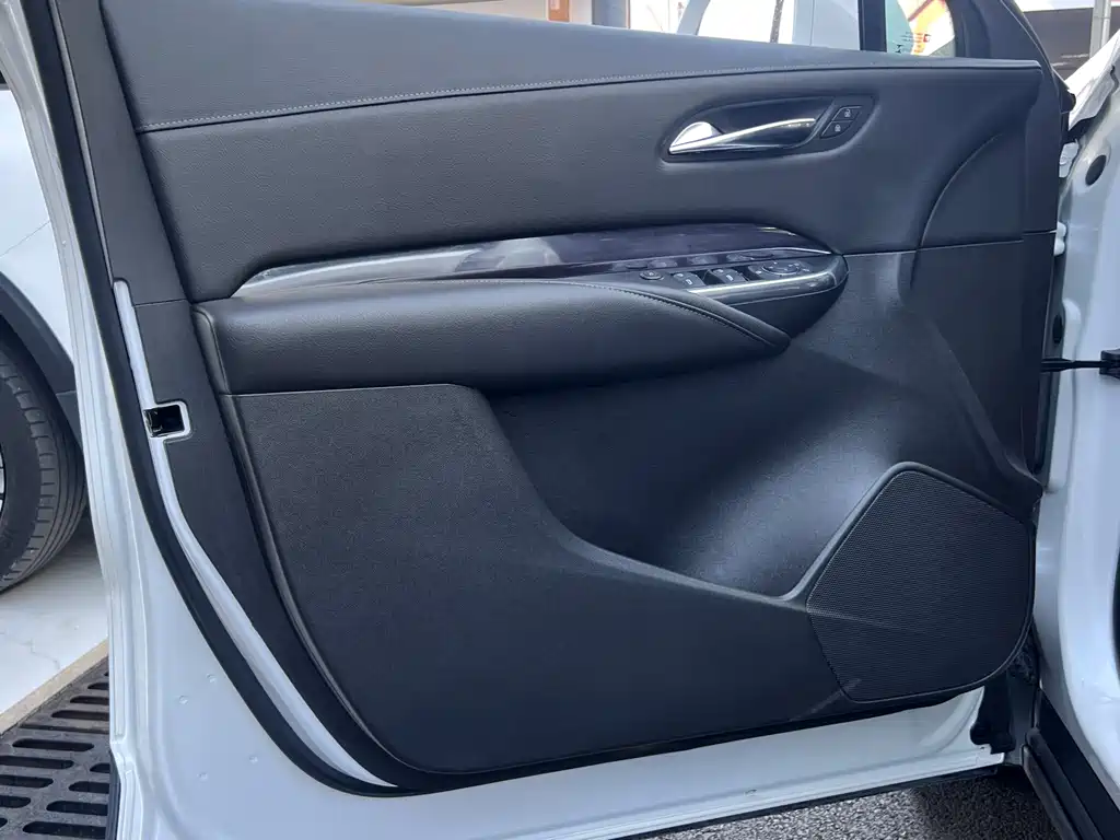Cadillac XT4 — миниатюра 6