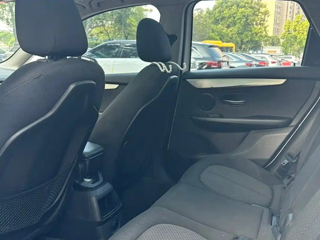 BMW 2 Series Active Tourer — миниатюра 6