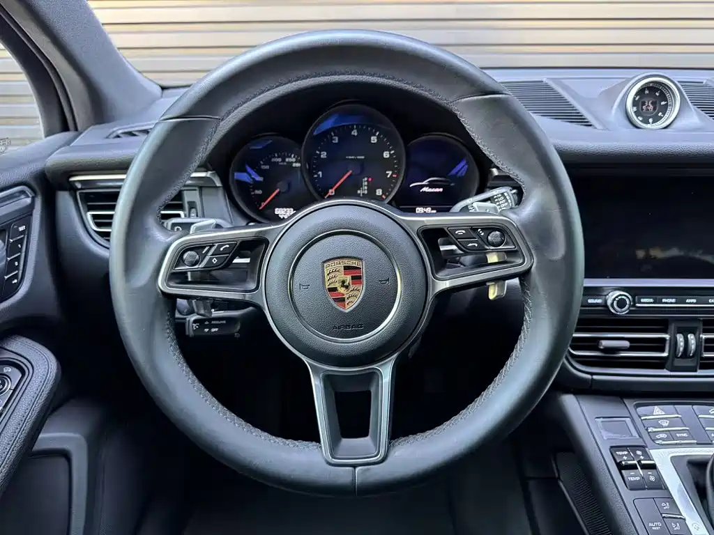Porsche Macan — миниатюра 4