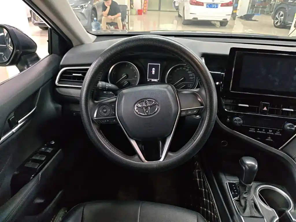 Toyota Camry — миниатюра 11