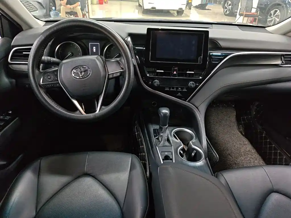 Toyota Camry — миниатюра 10