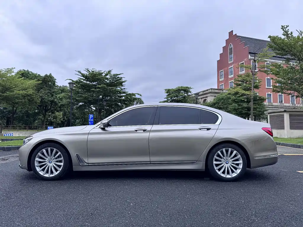 BMW 7 SERIES