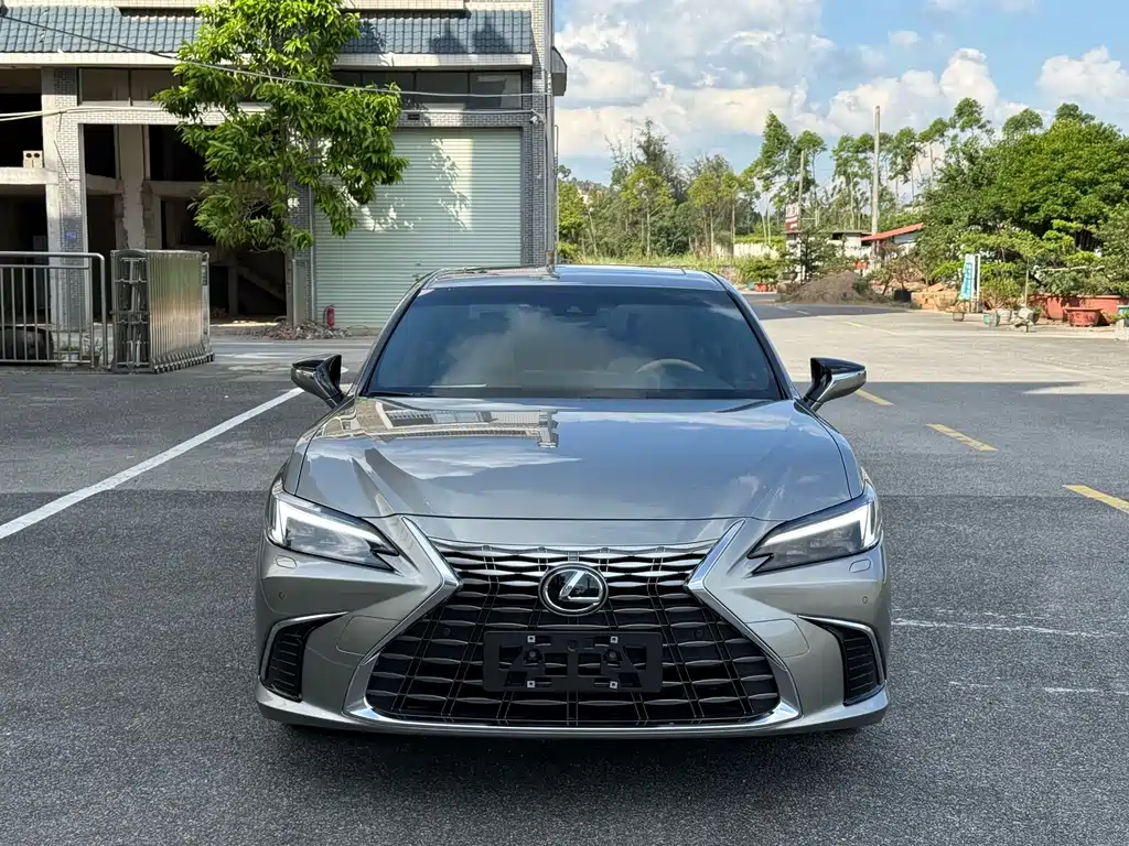 Lexus ES 2025 300h Premium