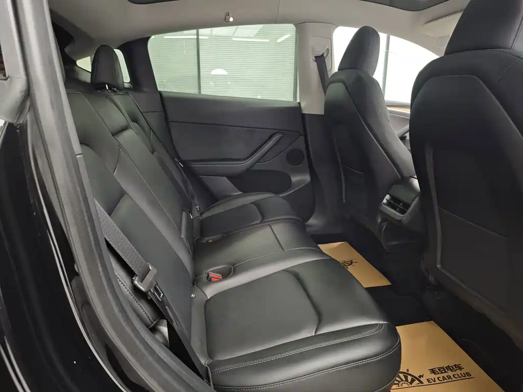 Tesla Model Y — миниатюра 52