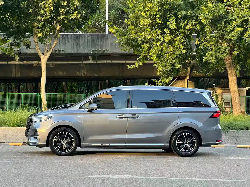 Roewe iMAX8 — миниатюра 3