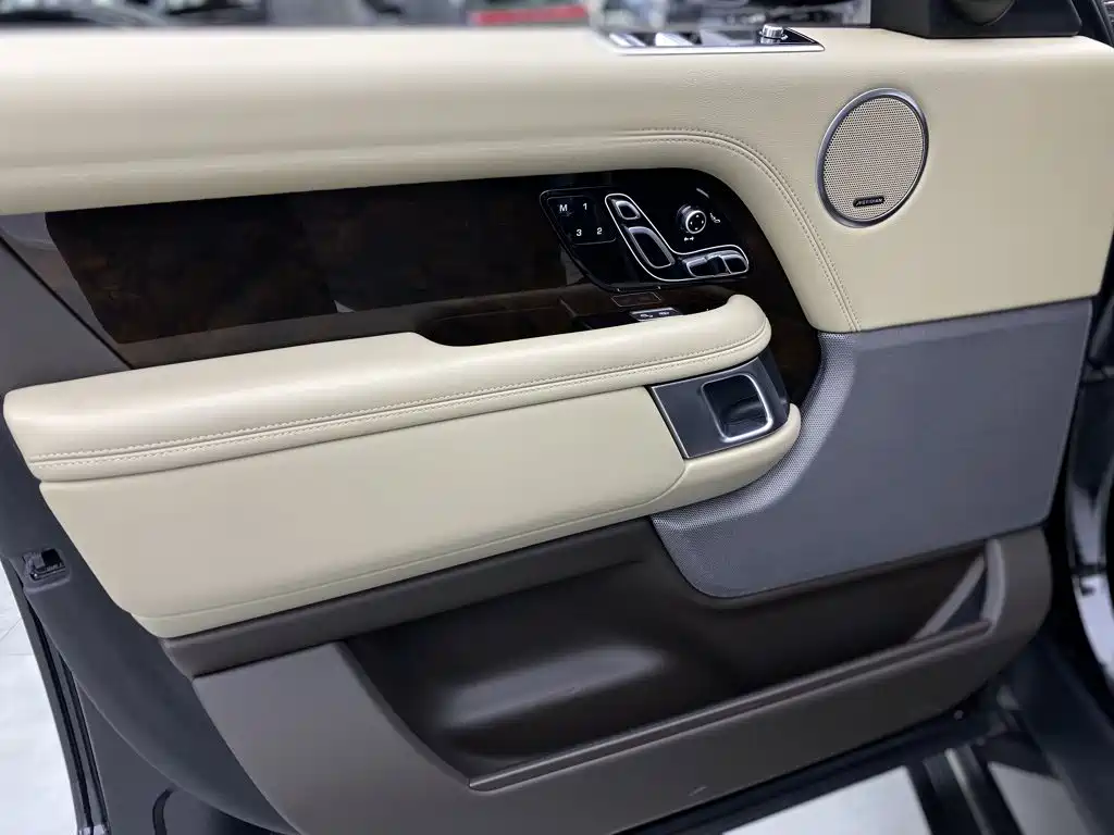Land Rover Range Rover — миниатюра 18