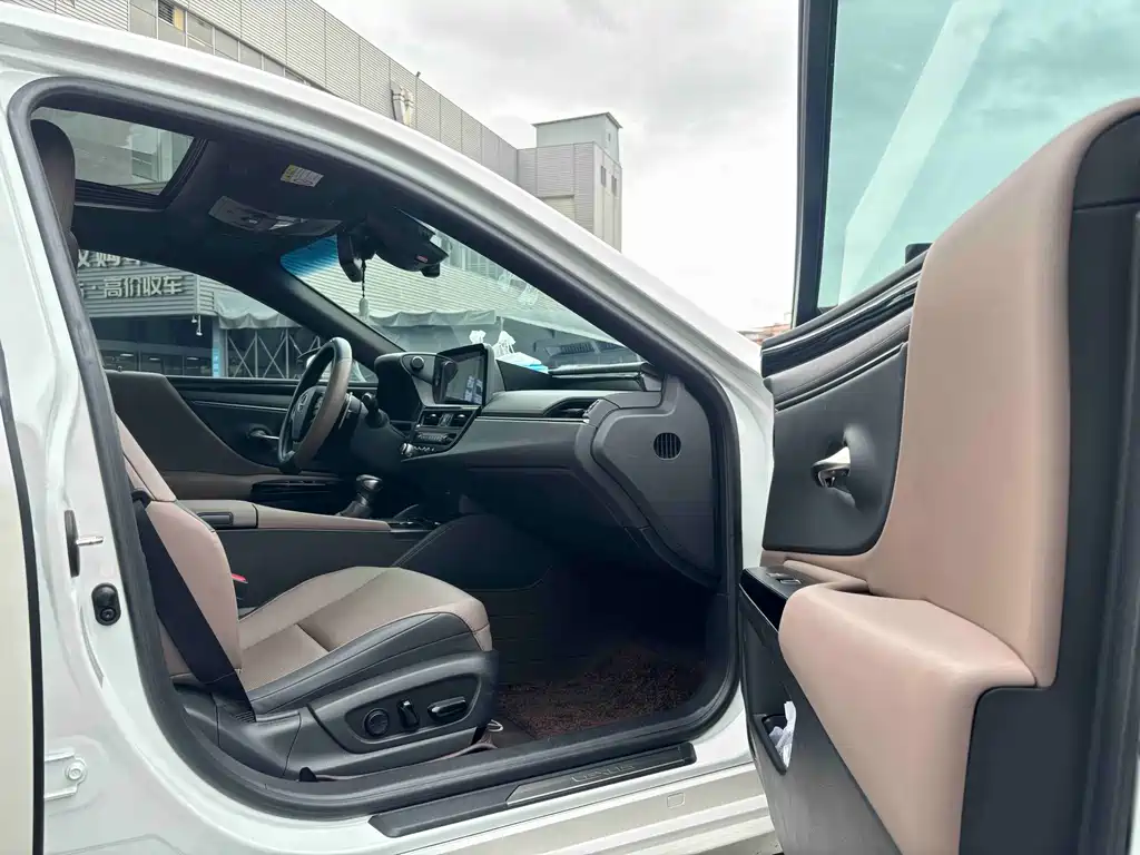 Lexus ES — миниатюра 9
