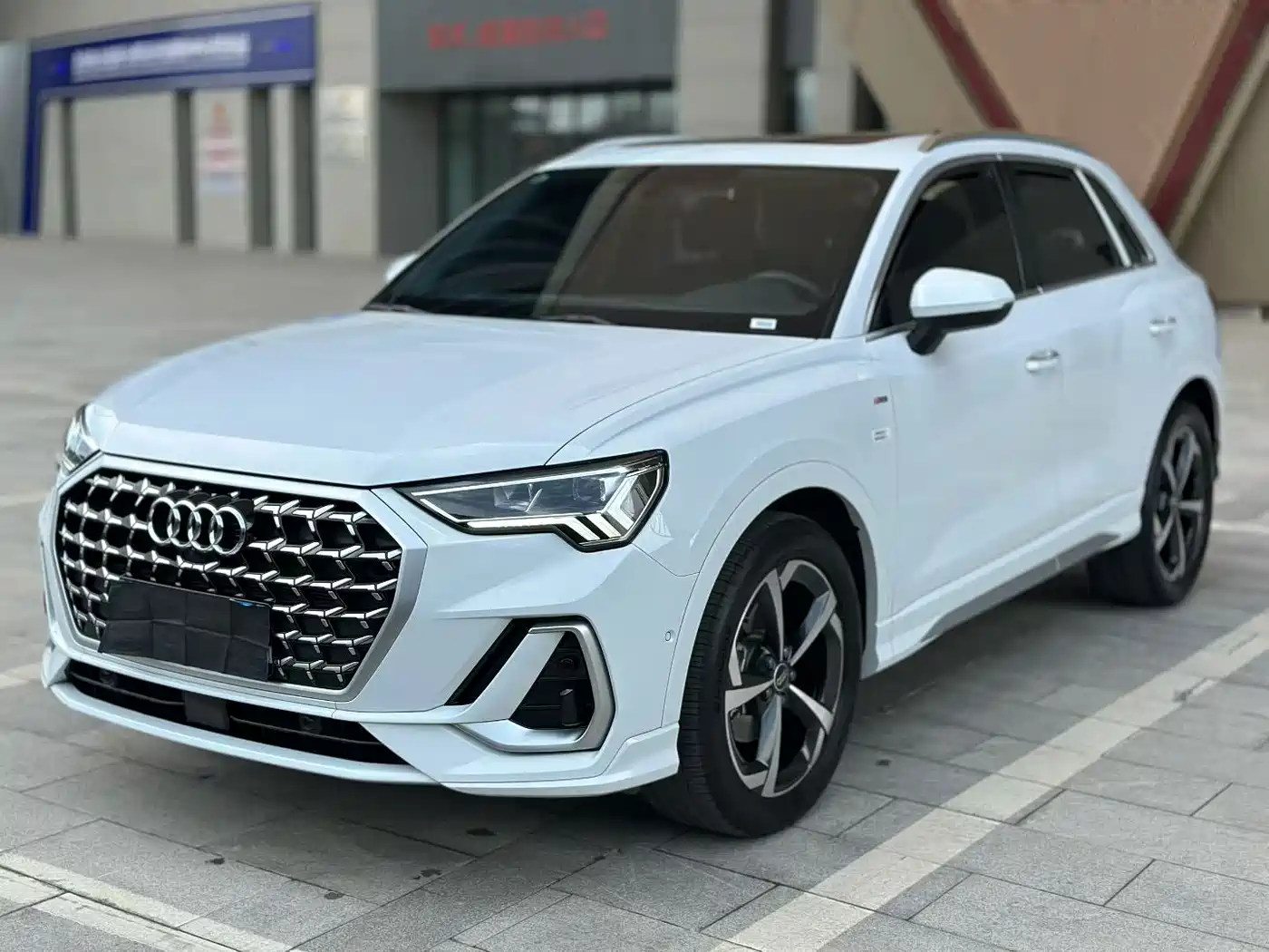 奥迪Q3 2025款 45周年典藏版 35TFSI 时尚动感型 2025