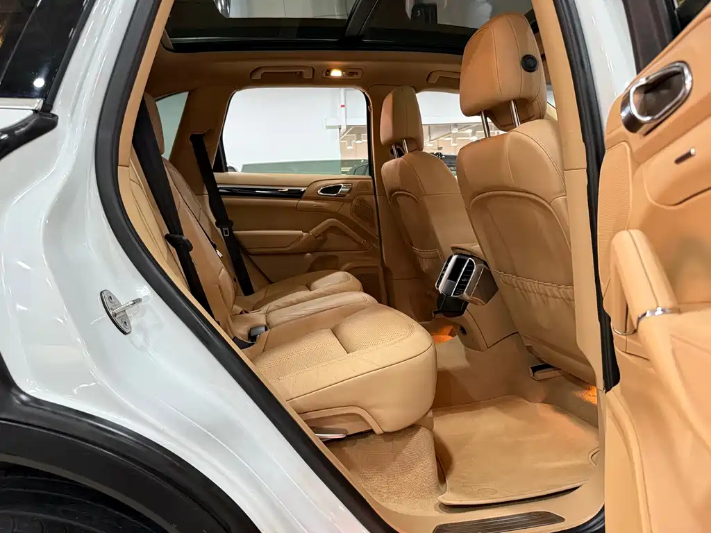 Porsche Cayenne — миниатюра 13