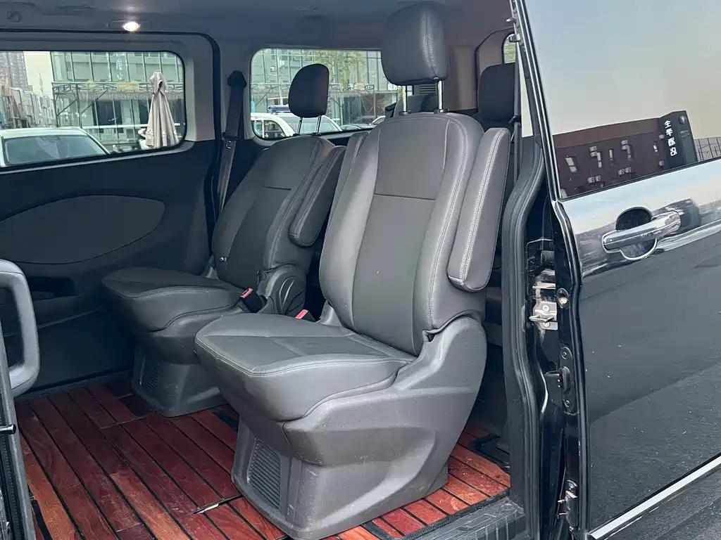 Ford Tourneo — миниатюра 16