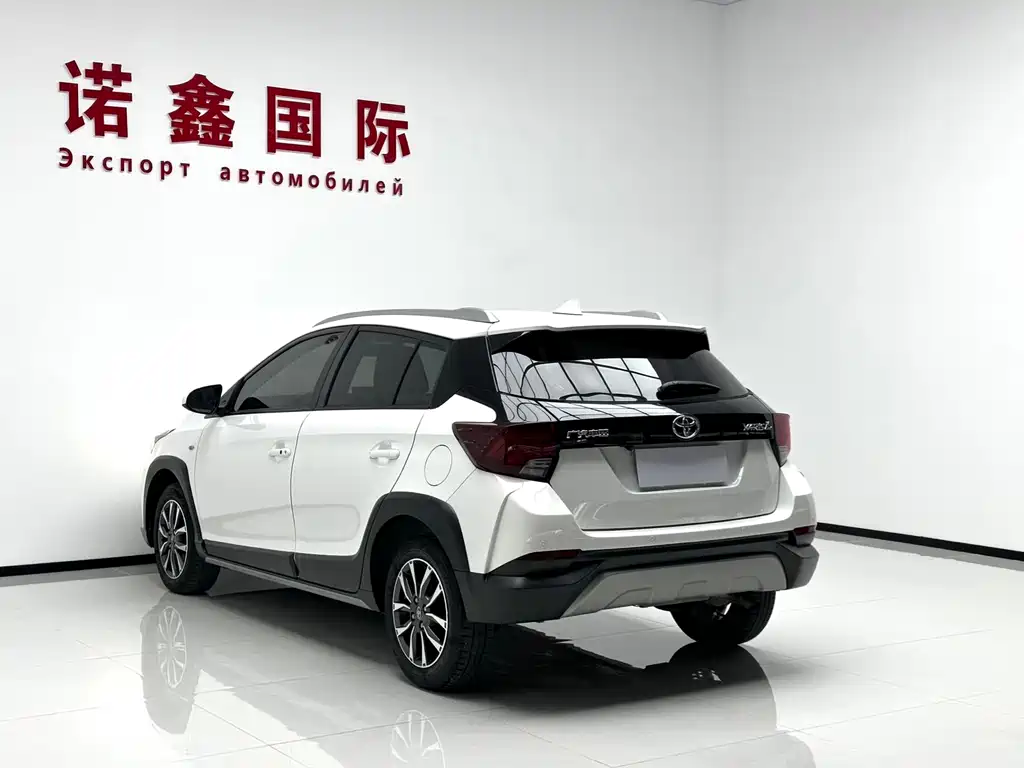 Toyota Yaris L — миниатюра 2