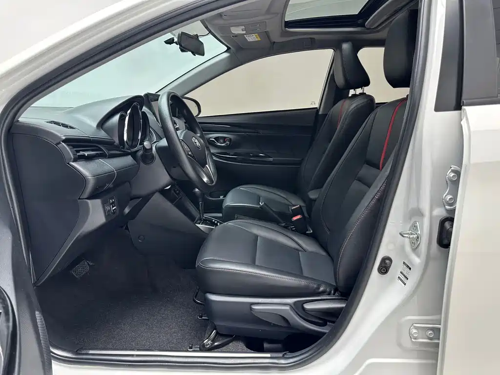 Toyota Yaris L — миниатюра 7