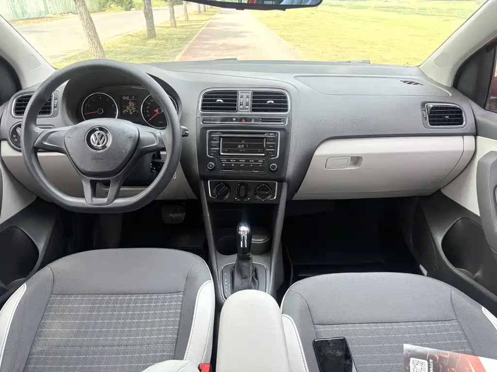 Volkswagen Polo 2014 1.4L AT Comfort