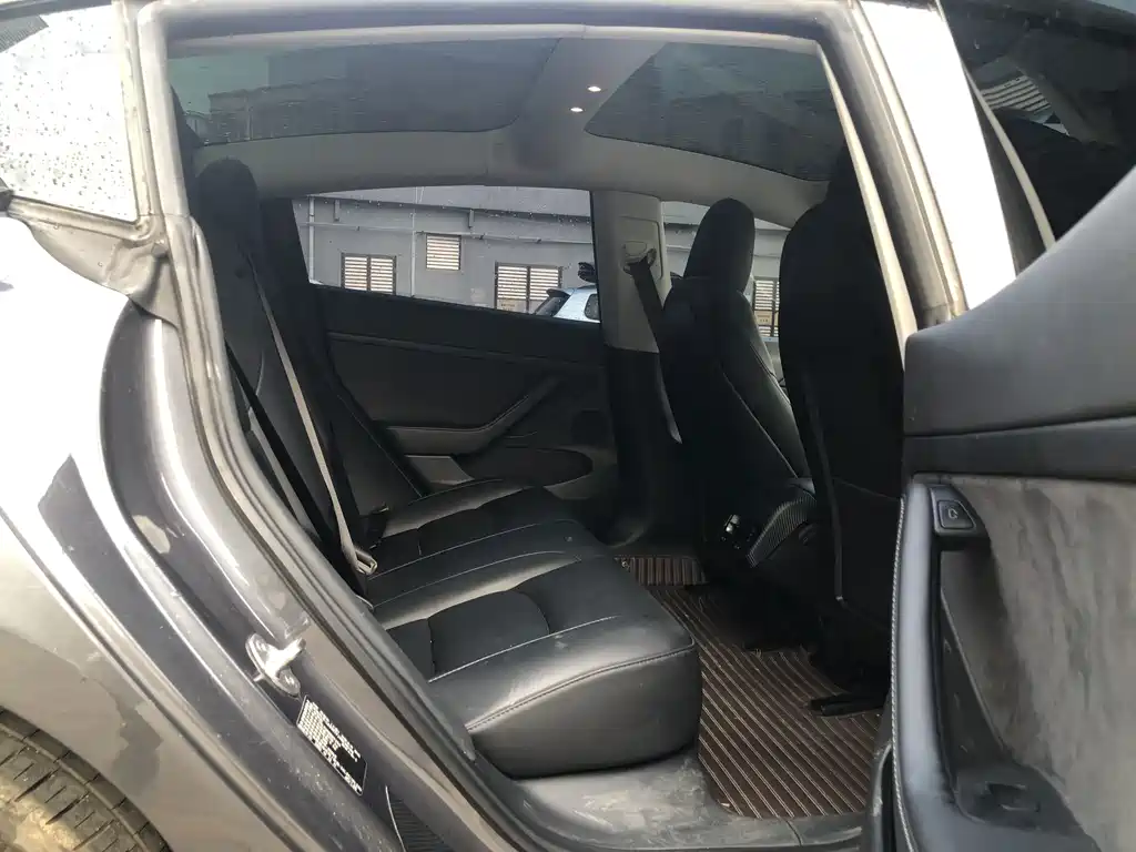 Tesla Model 3 — миниатюра 12