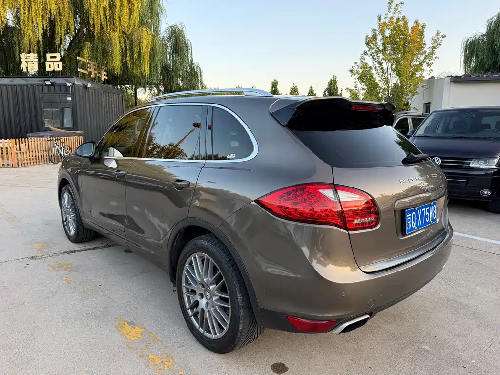 Porsche Cayenne — миниатюра 6
