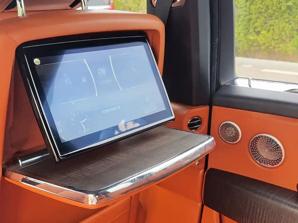 Rolls-Royce Cullinan — миниатюра 7