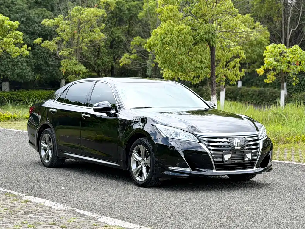 Toyota Crown 2015 2.0T Fashion