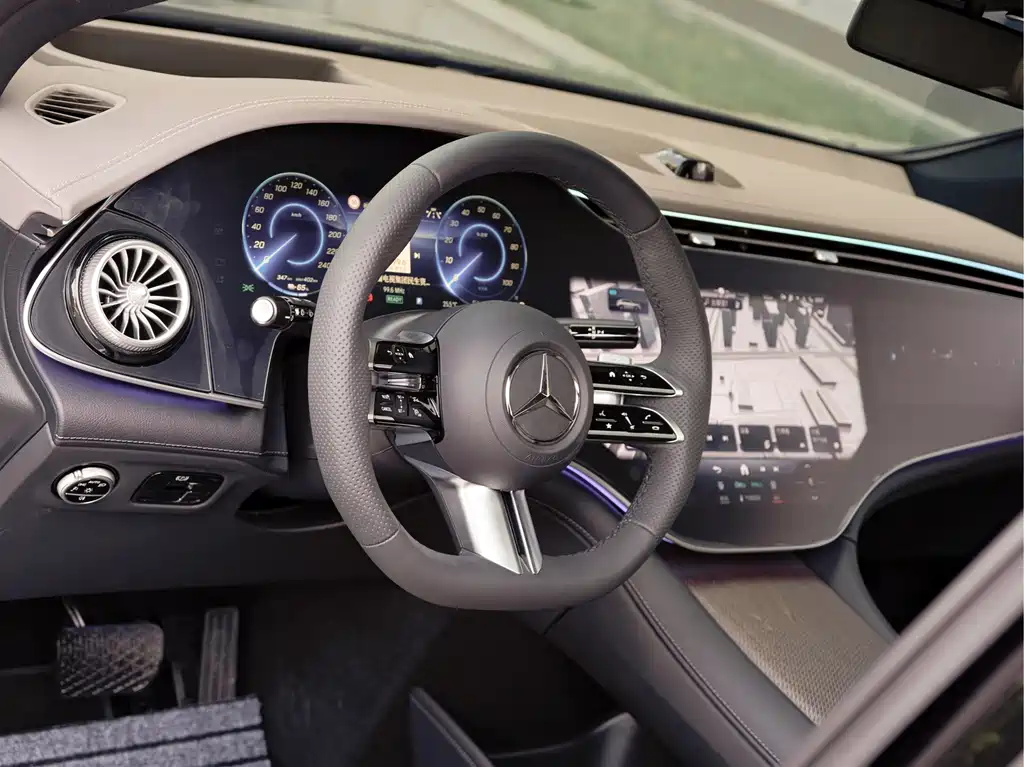 Mercedes-Benz EQE SUV — миниатюра 10