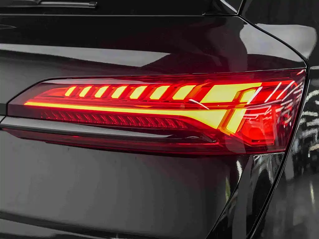 Audi Q7 — миниатюра 13