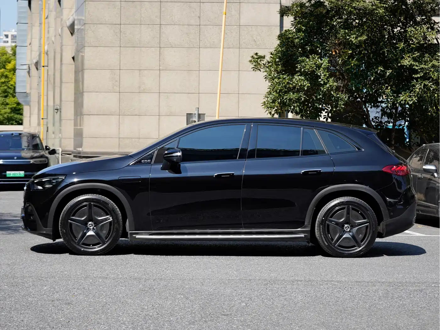 Mercedes-Benz EQE SUV