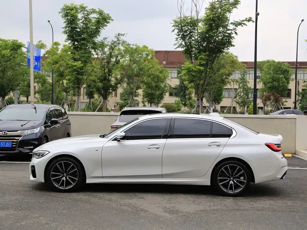 BMW 3 Series — миниатюра 17