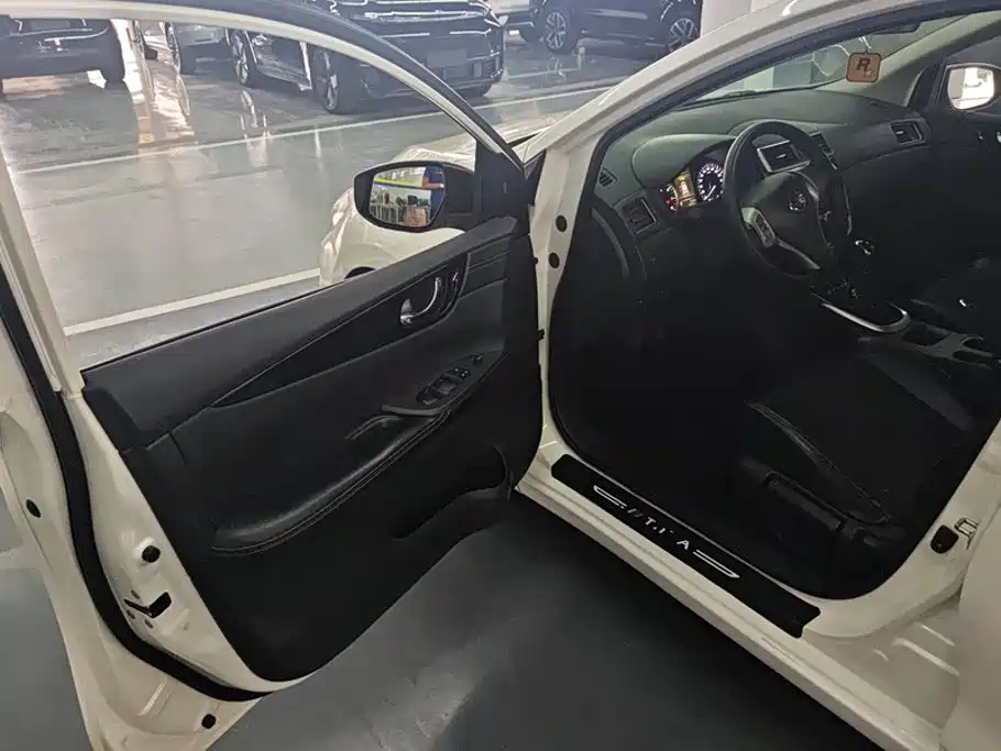 Nissan Tiida — миниатюра 7
