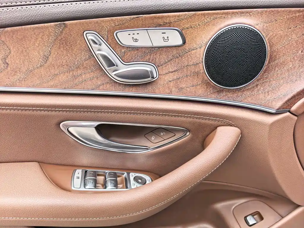 Mercedes-Benz E-Class — миниатюра 9