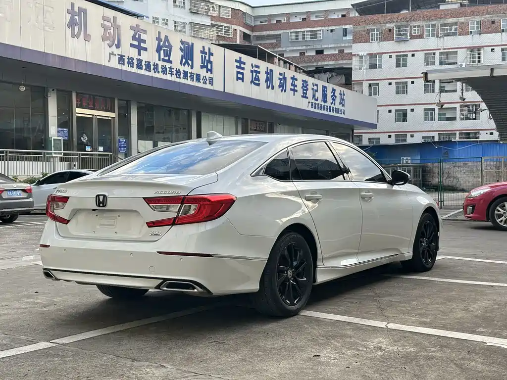 Honda Accord — миниатюра 6