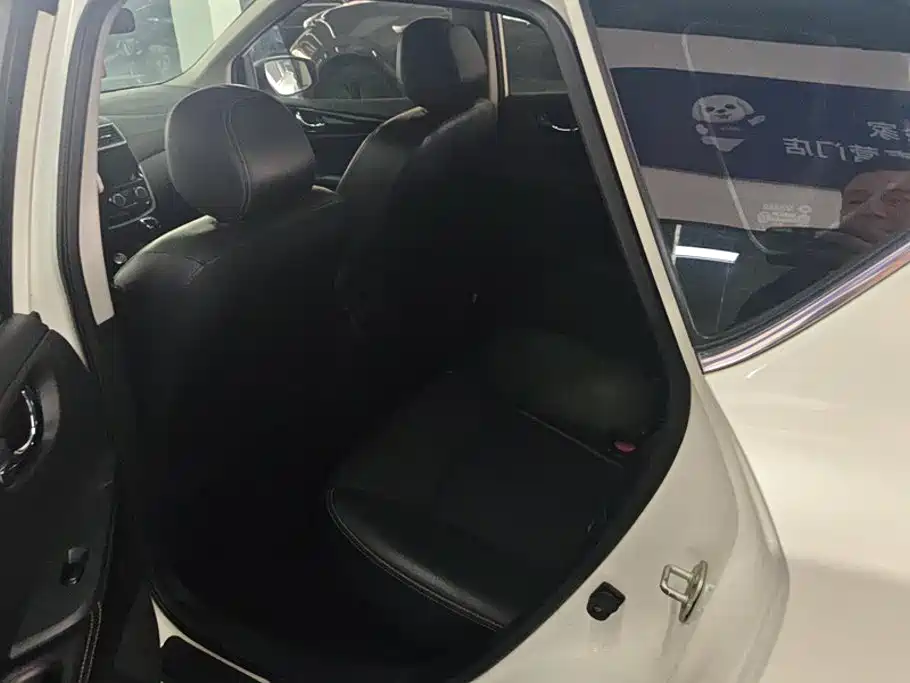Nissan Tiida — миниатюра 11
