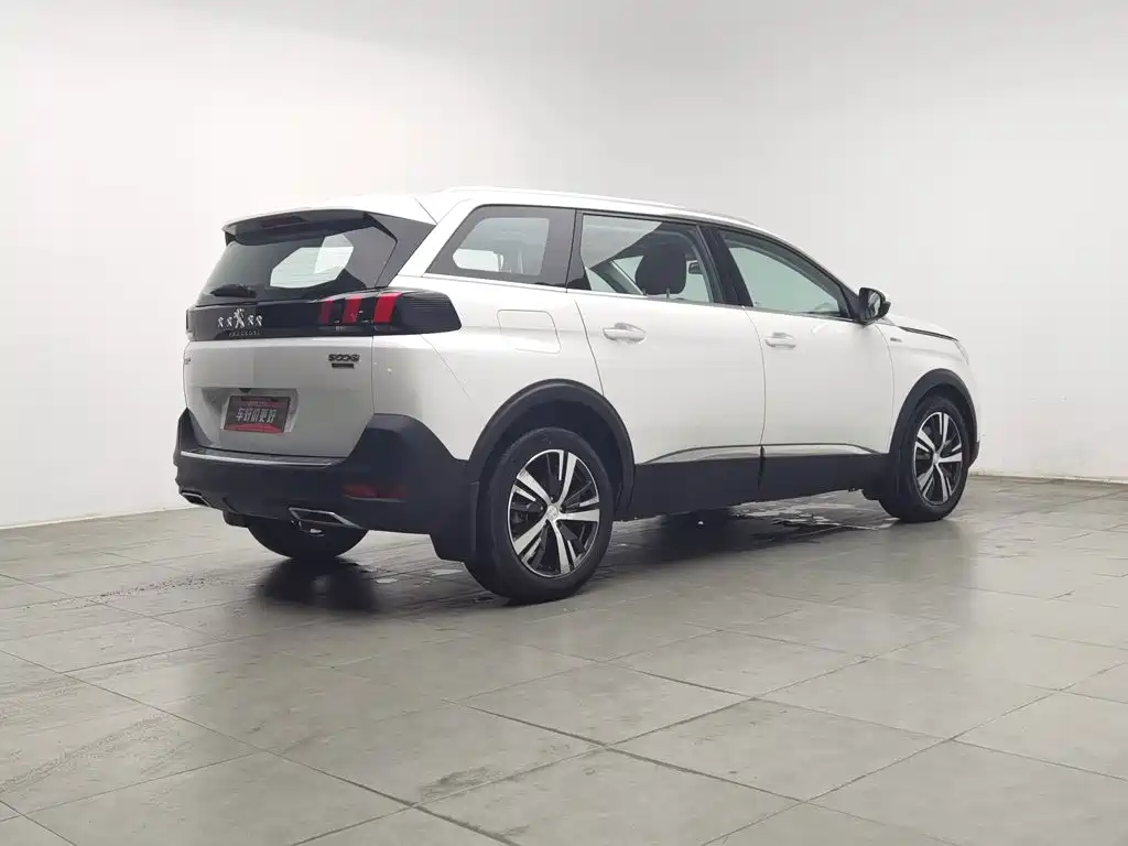 Peugeot 5008 — миниатюра 2