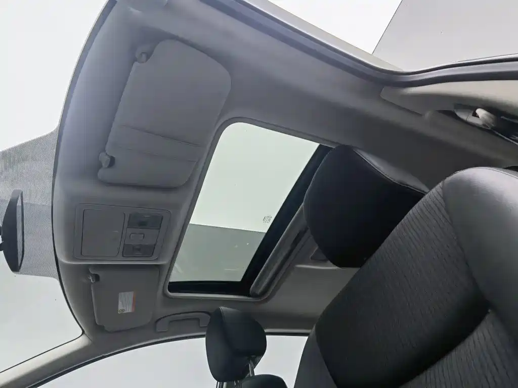 Nissan Tiida — миниатюра 14