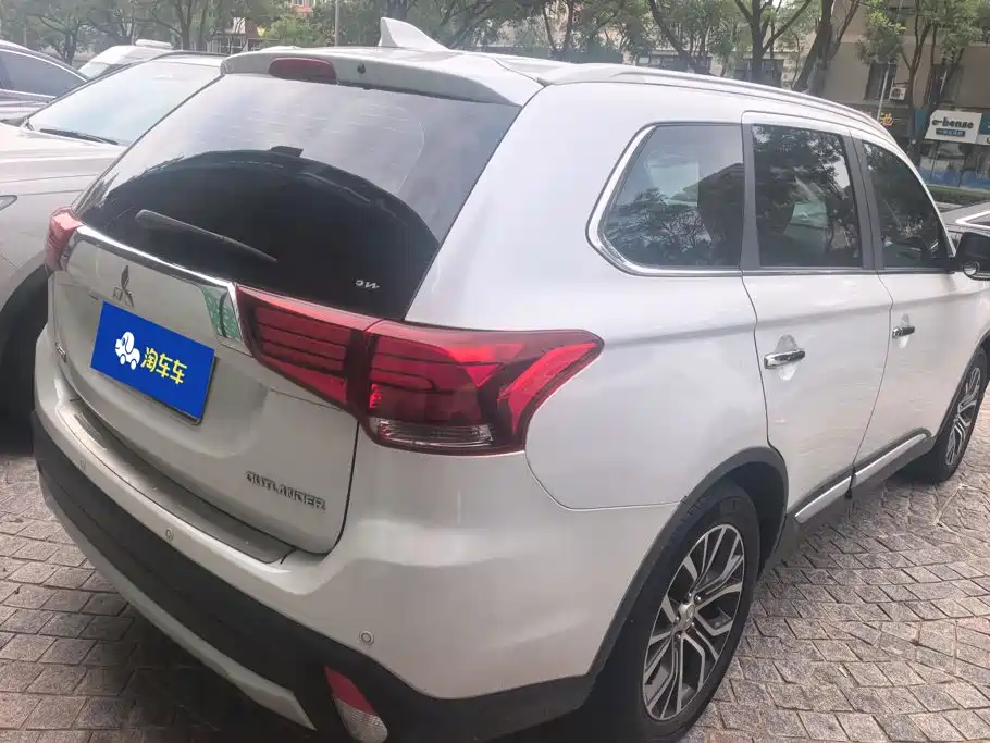 Mitsubishi Outlander — миниатюра 3