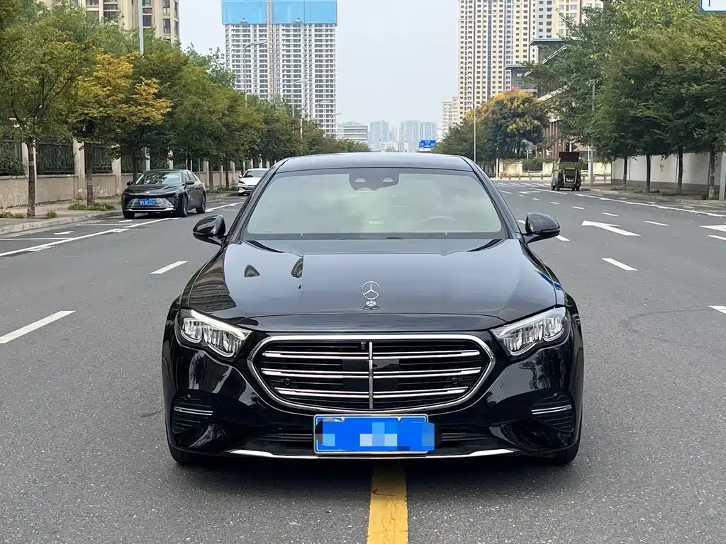 Mercedes-Benz E-Class — миниатюра 17