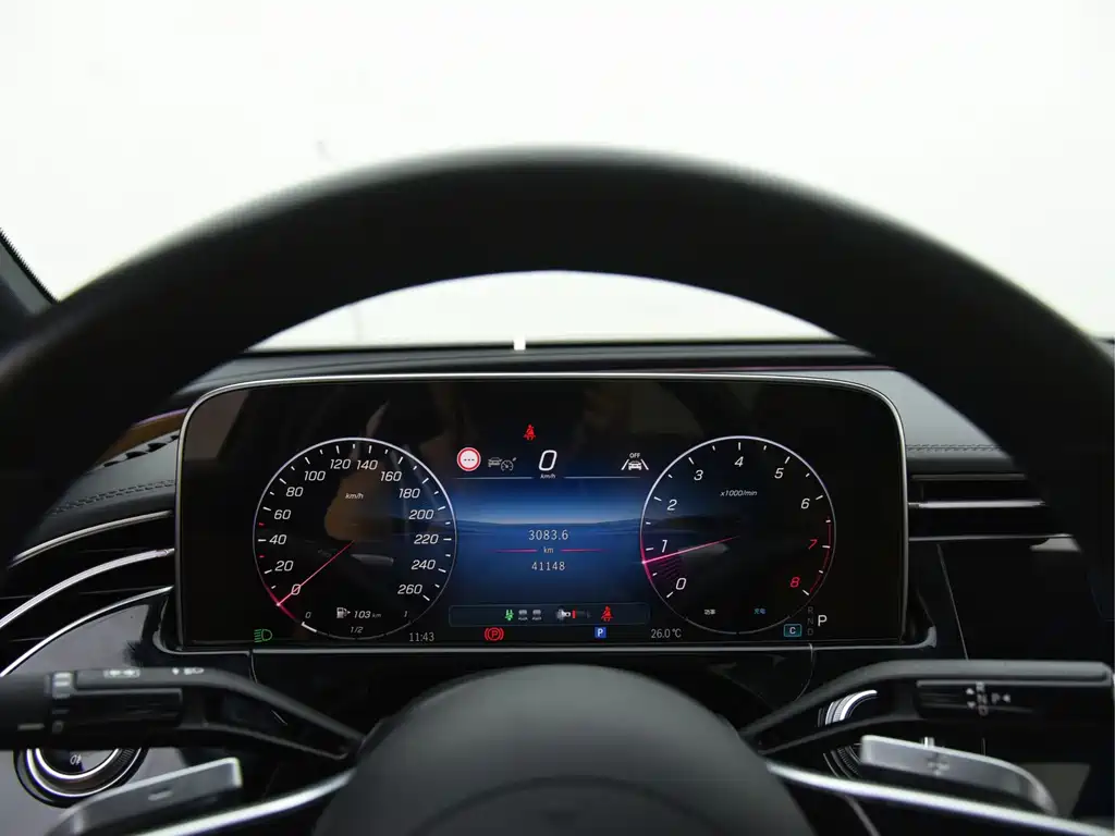 Mercedes-Benz E-Class — миниатюра 9