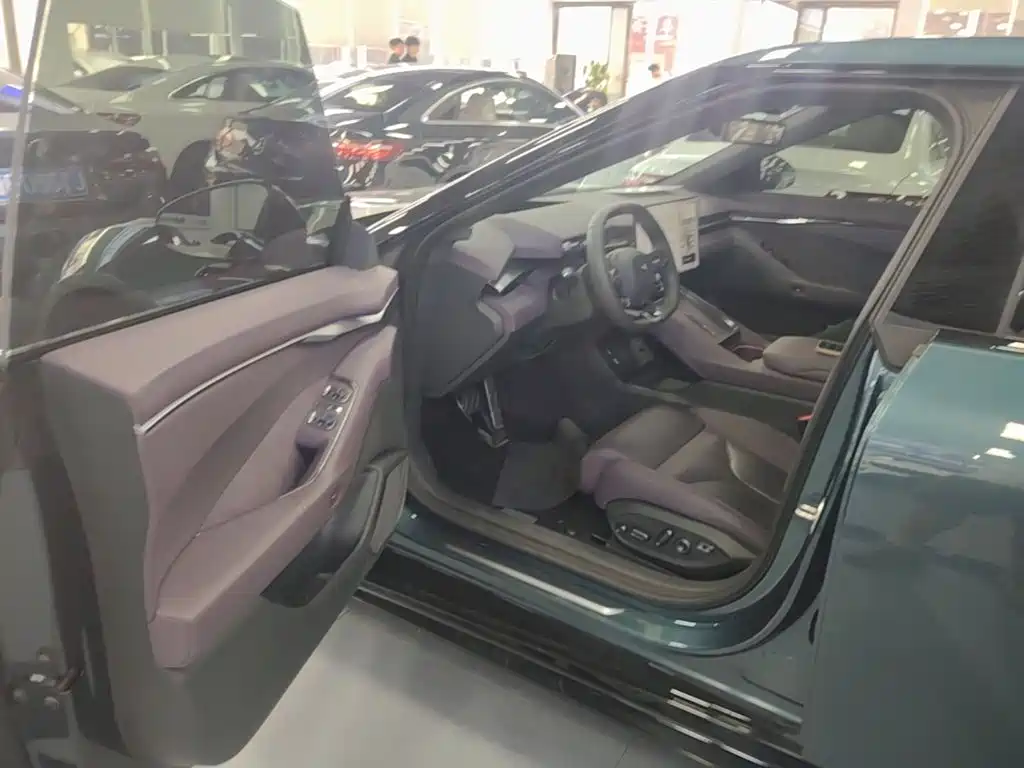 XPeng P7 — миниатюра 16