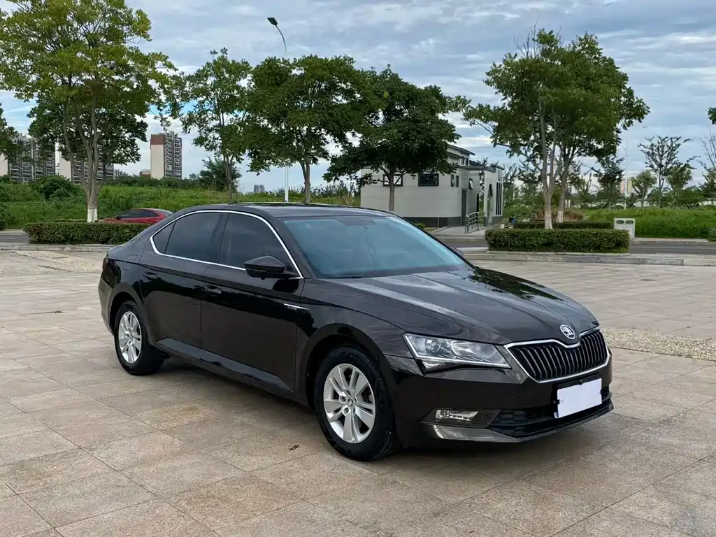 Skoda Superb — миниатюра 3